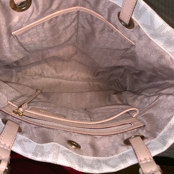 MK Tote - Picture 2 of 6